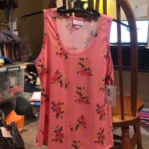Lularoe tank never worn